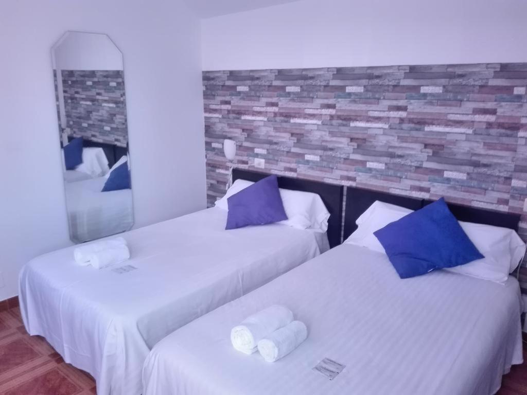 Hotel Corcubion Playa De Quenxe Номер фото