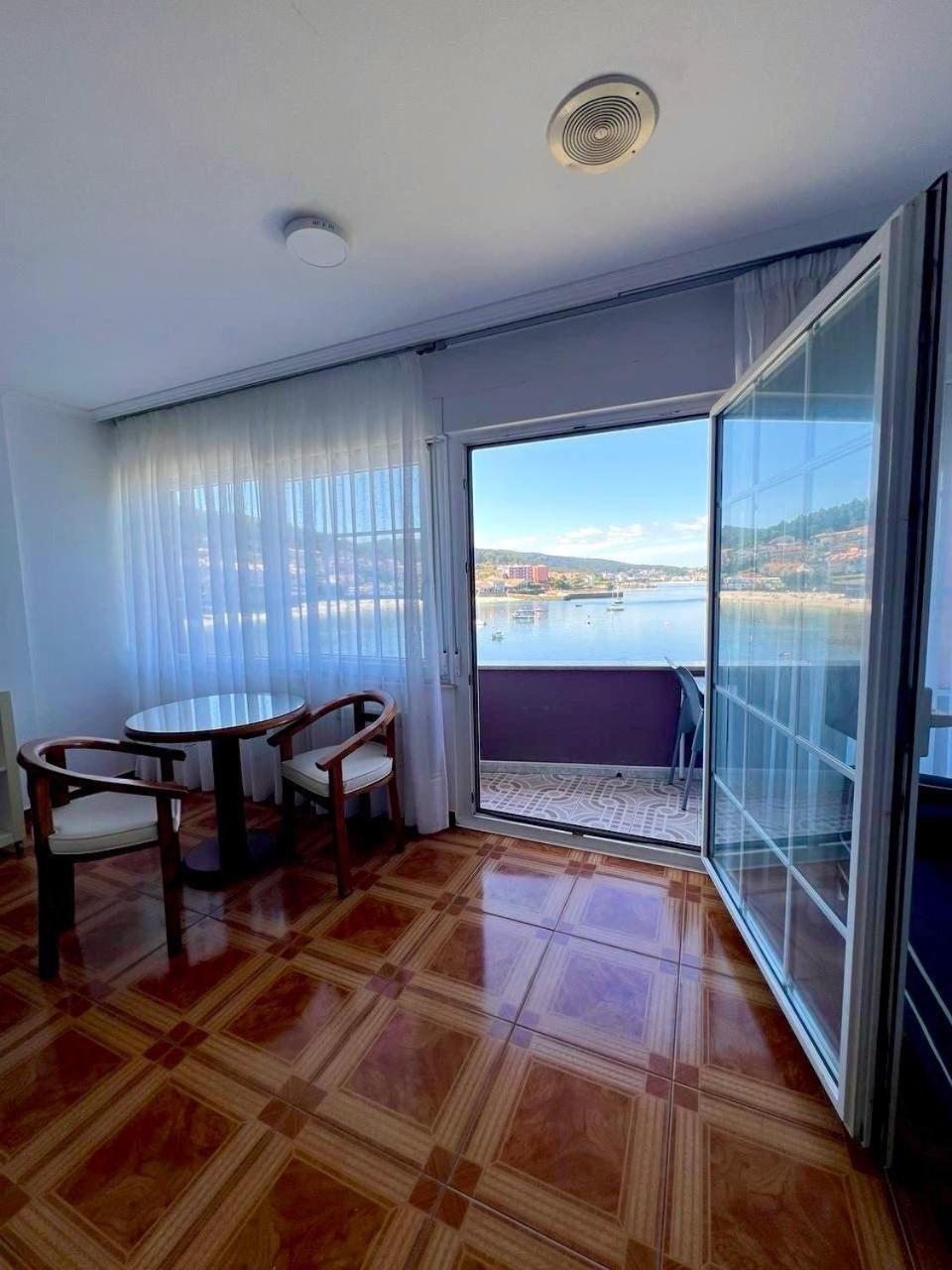 Hotel Corcubion Playa De Quenxe Номер фото