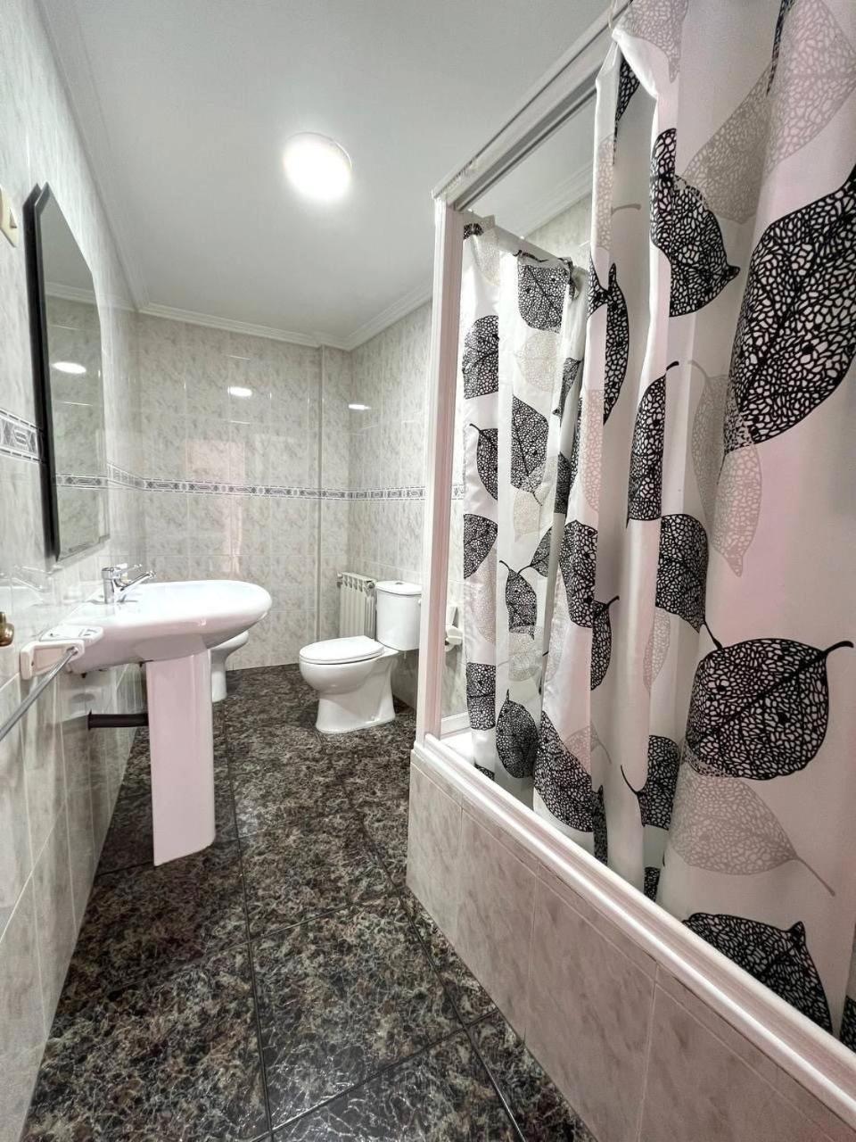 Hotel Corcubion Playa De Quenxe Номер фото