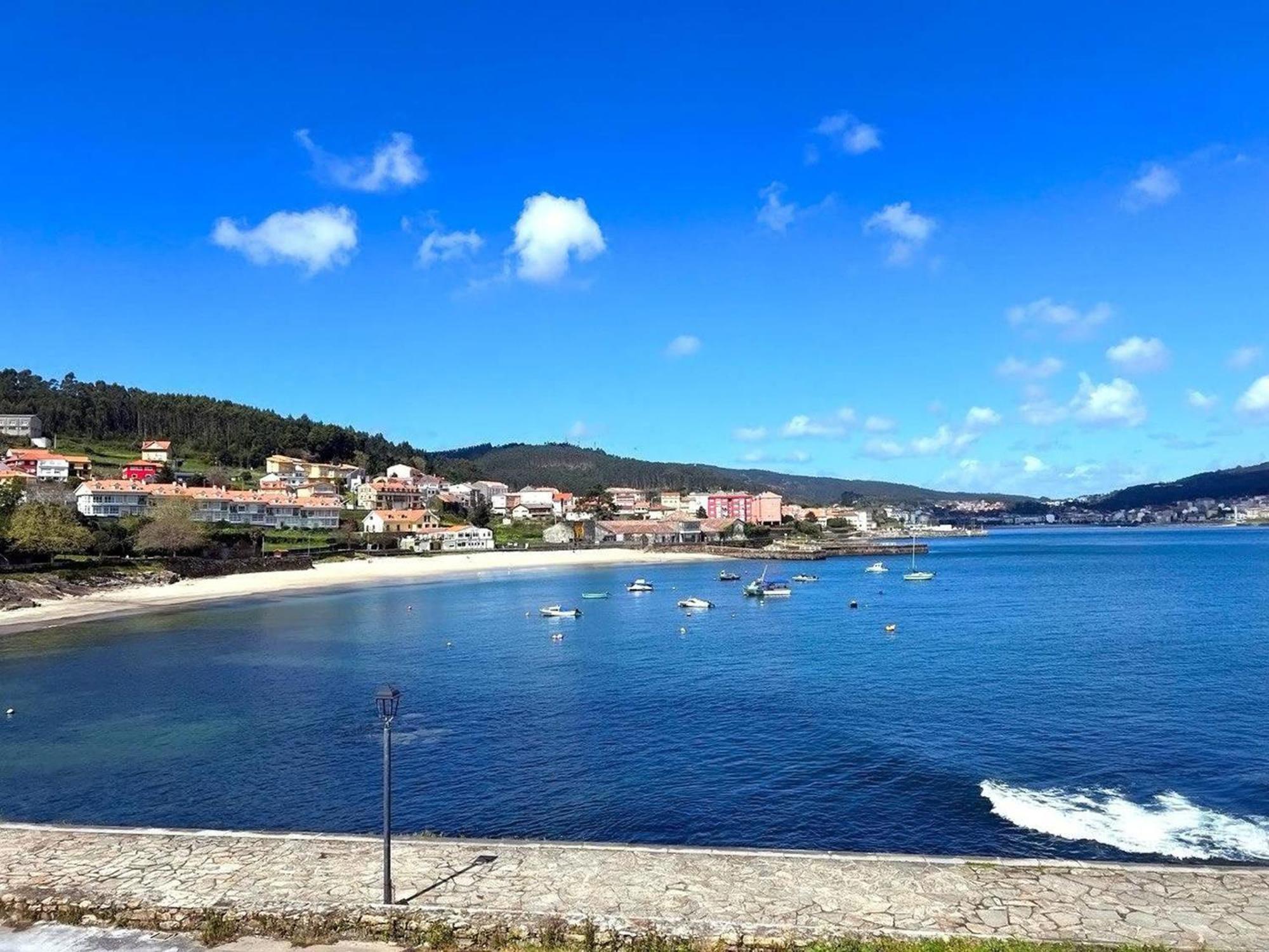 Hotel Corcubion Playa De Quenxe Номер фото